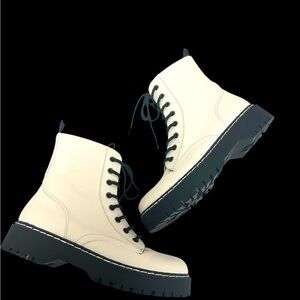 Women’s Sincerely Jules Stylish Cream Lace-Up Ankle Boots Cream Size 9 M New Con